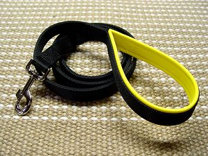 Nylon dog leash with support material on the handle